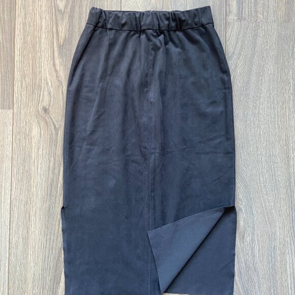 Aritzia Lis vegan suede skirt - Picture 2 of 4